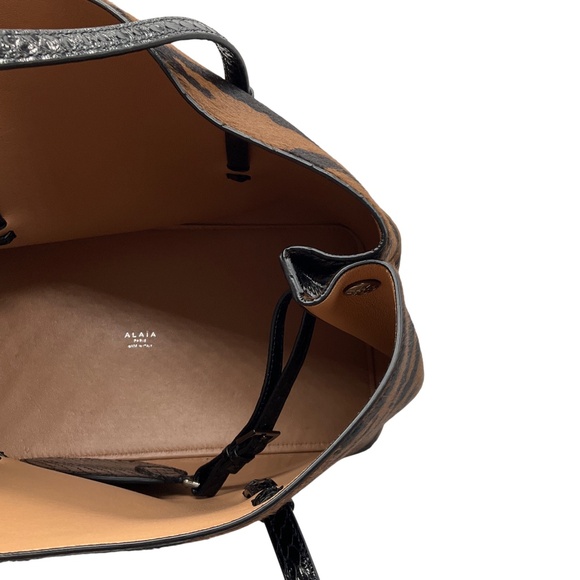 ALAIA CANELLE / NOIR NUT BROWN MINA MEDIUM POLAIN ZEBRA AND ELAPHE CALF HAIR AND - Picture 14 of 16